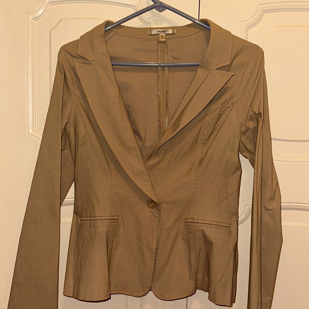 Beige/tan business casual blazer